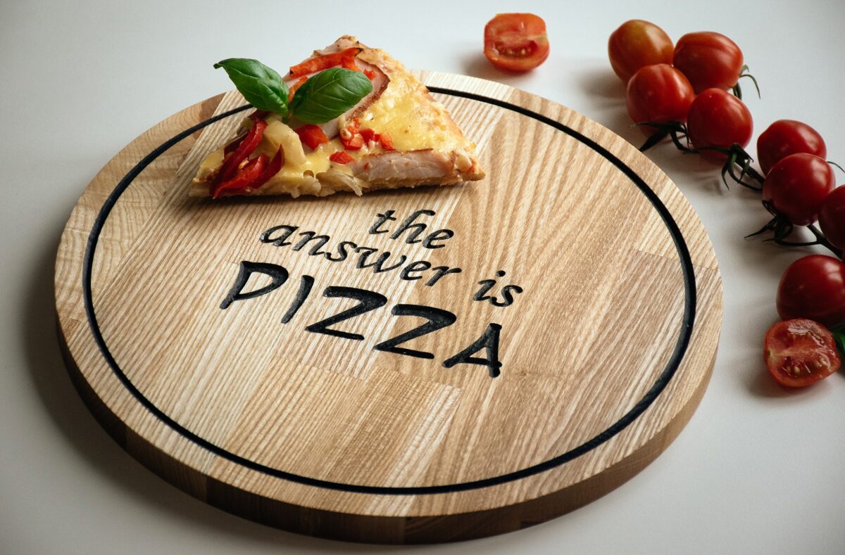 Picas paliktnis "The answer is pizza" 